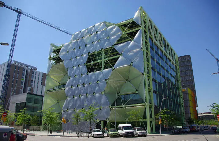 mallas de acero inoxidable en arquitectura moderna