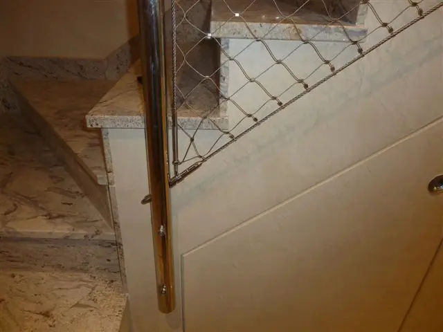 malla de acero inoxidable en soporte de cable