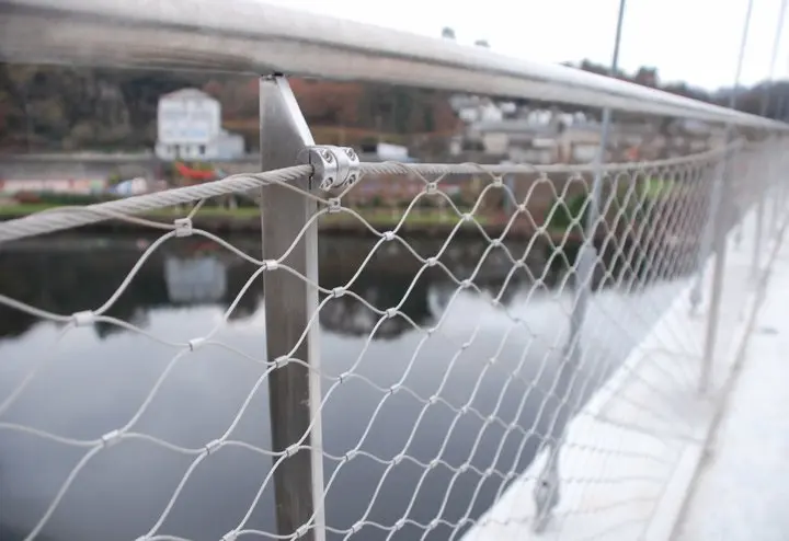 malla de acero inoxidable con marco de cable